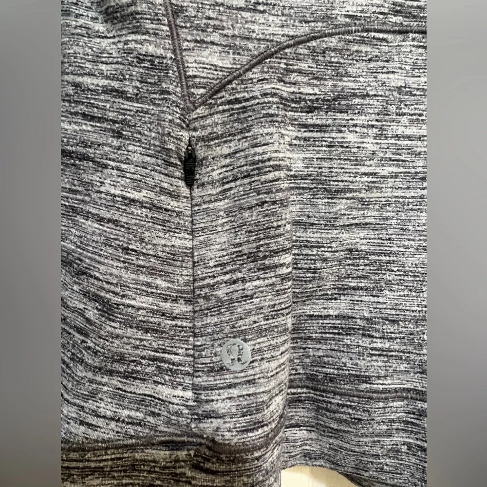 Lululemon Long Sleeve Athletic‎ Top size 4